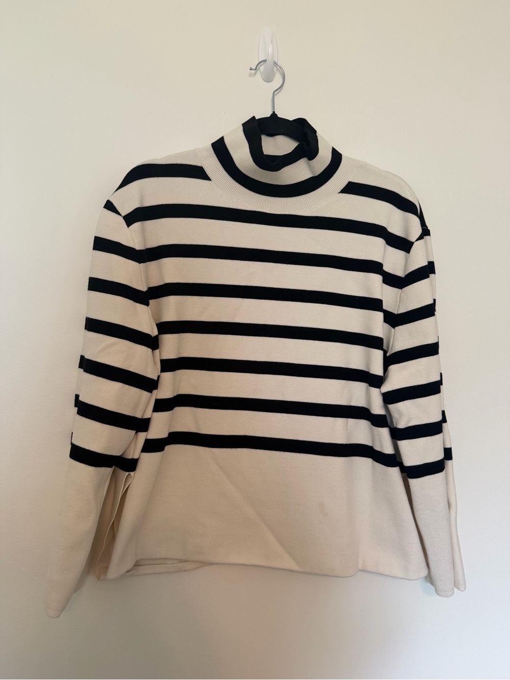 H&M Striped Black and Cream Turtleneck Sweater Size L